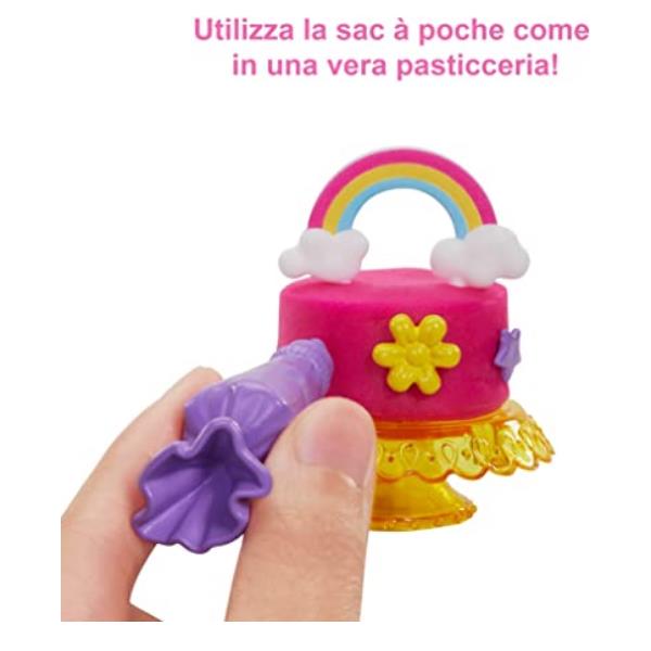 Image of Barbie Pasticceria - Playset con Bambola e Postazione da Pasticceria - Bambola da 30 cm - Oltre 20 Accessori per Dolci - Regalo per Bambini da 3+ Anni